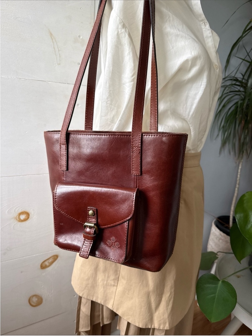 Patricia Nash Deep Chestnut Leather Shoulder Bag - Picture 2 of 16